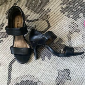 Moda black kitten heals